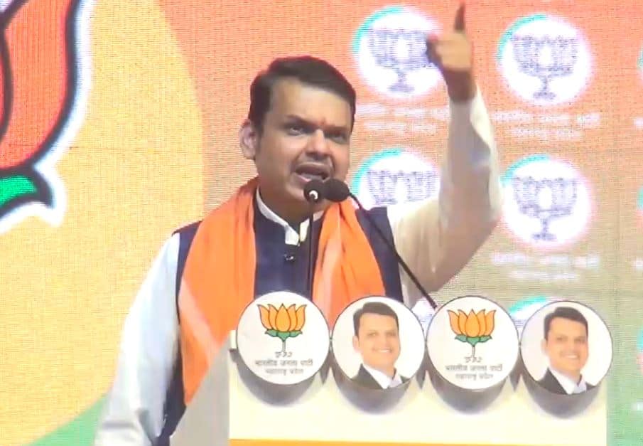 CM Devendra Fadnavis warn to Shivsena on Alliance issue युतीच्या संभ्रमावरुन मुख्यमंत्र्यांचा शिवसेनेला इशारा