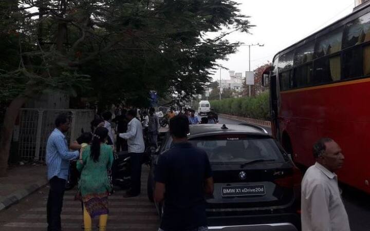 मारहाण करणाऱ्या पोलीस हवालदाराला निलंबित करण्यात आलं आहे. संजय अहिर असं आरोपी पोलिसाचं नाव आहे.