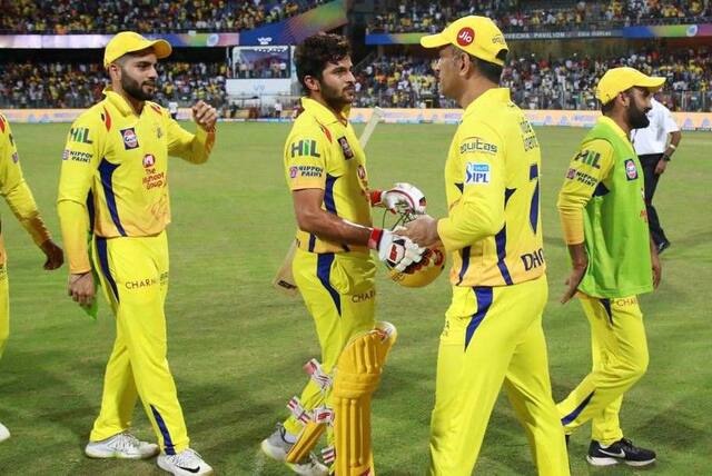 धोनीने सांगितलं होतं, चेंडू बघ आणि मग मार : शार्दूल ठाकूर