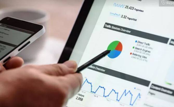 बिझनेस अॅनालिसिस्ट : भारतात इतर क्षेत्रांप्रमाणेच उद्योग क्षेत्रातही मोठी स्पर्धा वाढली आहे. त्यामुळे कंपन्या अशा लोकांना हायर करतात, ज्यांचा आयक्यू हाय असेल आणि ते लॉजिकल माईंड असतील. या जॉबसाठी गणित चांगलं असणं अत्यावश्यक आहे. प्रत्येक क्षणाला अपडेट राहणं आणि नवीन तंत्रज्ञान समजून घेणं यांच्यासाठी मोठं आव्हान असतं. सुरुवातीला वार्षिक पगार पाच ते सहा लाख रुपये मिळतो, मात्र एकदा चांगला अनुभव आला, की 50 लाख रुपयांपर्यंत वार्षिक वेतन मिळतं. (फोटो : गुगल फ्री इमेज)