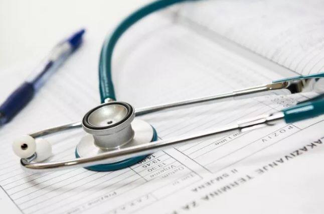 मेडिकल प्रोफेशनल्स : हे असं क्षेत्र आहे, ज्यामध्ये मंदी कधीही येत नाही. शिवाय पगार नेहमी वाढतच राहतो. सुरुवातीला वार्षिक पगार पाच लाख रुपये असतो. मात्र अनुभवानुसार हा पगार लाखांमध्येच वाढत राहतो. याव्यतिरिक्त स्वतःचं क्लिनिक असल्यास हा आकडा आणखी वाढतो. (फोटो : गुगल फ्री इमेज)