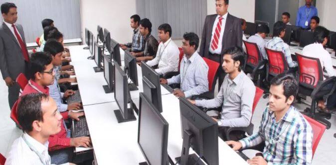 मॅनेजमेंट प्रोफेशनल्स : कंपनीतील टास्कचं मॅनेजमेंट करणं हे यांचं काम असतं. मॅनेजमेंट प्रोफेशनल्स कंपनीतील मुख्य घटक असतात. चांगला अनुभव असेल, तर लाखांमध्ये पगार मिळतो. यामध्ये सुरुवातीला वार्षिक वेतन तीन लाख रुपये, मध्यम स्तरावर 25 लाख रुपये आणि चांगला अनुभव असेल तर 80 लाख रुपयांपर्यंत पॅकेज मिळतं. (फोटो : गुगल फ्री इमेज)