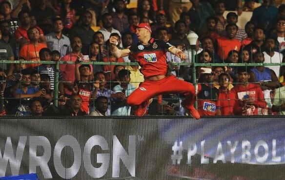 AB de Villiers's super catch in IPL 2018 RCB match latest update कोण म्हणतं एबी डिव्हिलिअर्स थकला?