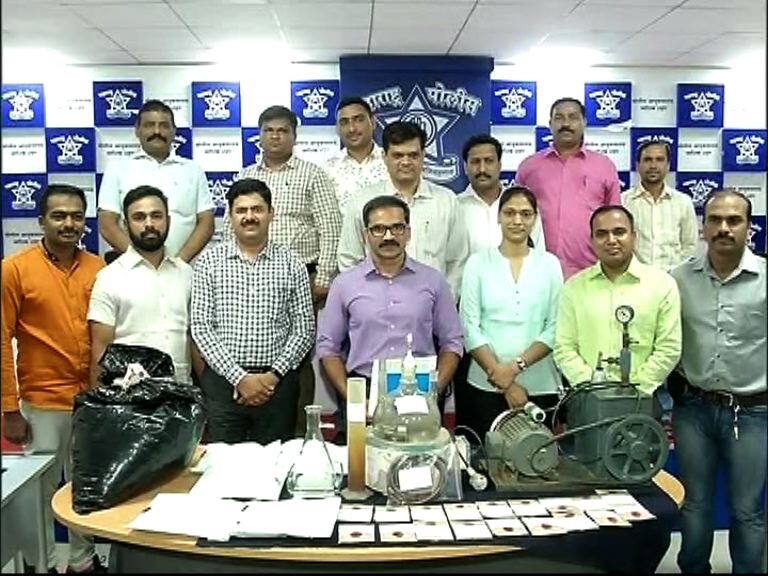 नाशिक पोलिसांकडून ड्रग्ज रॅकेटचा पर्दाफाश Nashik Police exposed drugs racekt नाशिक पोलिसांकडून ड्रग्ज रॅकेटचा पर्दाफाश