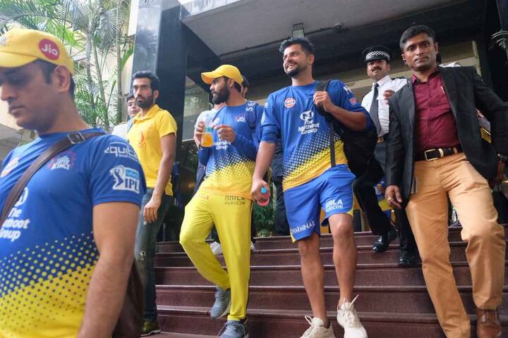 चेन्नईच्या त्याच फौजेने मग वानखेडे स्टेडियमच्याच साक्षीने फायनलमध्ये धडक मारली. आता आयपीएलच्या विजेतेपदावर नाव कोरायचं तर चेन्नईसमोर आव्हान आहे ते सनरायझर्स हैदराबादचं.