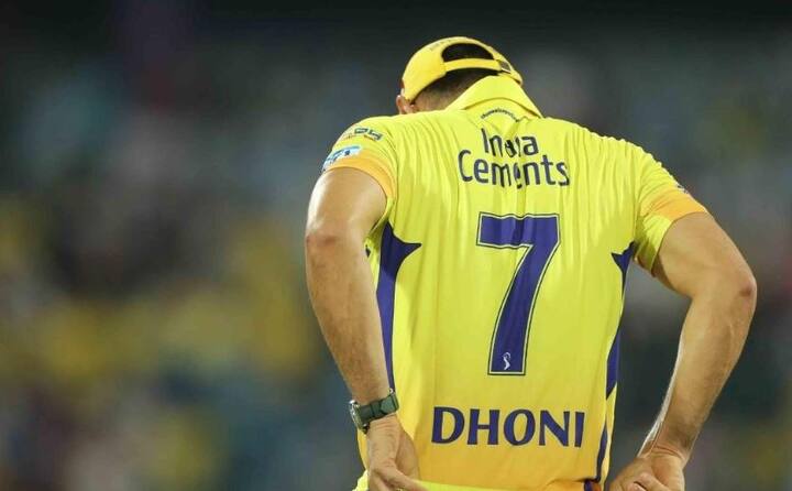 सामना संपल्यानंतर धोनीला खेळाडूंच्या वयाबद्दल प्रश्न विचारण्यात आला. त्यावर धोनीने वय नव्हे तर फिटनेस महत्त्वाचा असल्याचं सांगितलं.