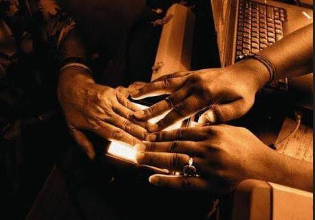 गोष्ट आधार कार्डच्या मृत्यूची