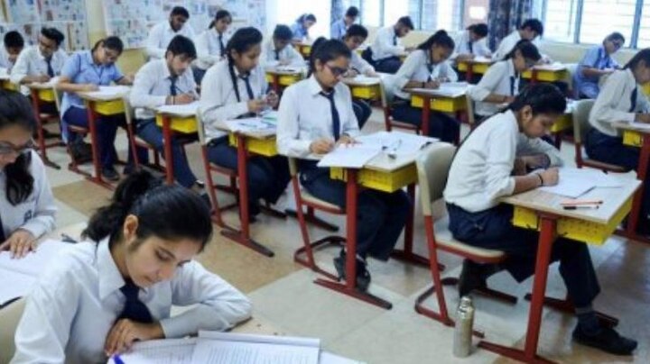 CBSE 10th results 2018 declared, these are 4 toppers 500 पैकी 499 गुण, चार विद्यार्थी CBSE दहावीत अव्वल!