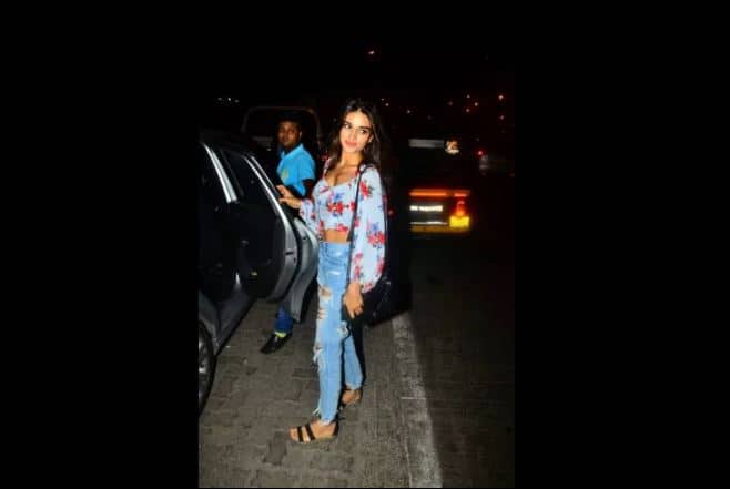 पाहा आणखी फोटो