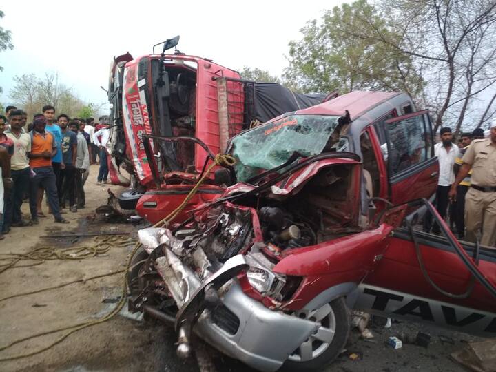 यवतमाळ- नांदेड मार्गावर भीषण अपघात झाला. या अपघातात 10 जण जागीच ठार, तर 2 जण गंभीर जखमी झाले आहेत. आज पहाटे ही भीषण दुर्घटना घडली.