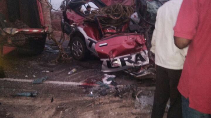 तब्बल 10 जण जागीच ठार झाल्याने हा अपघात किती भीषण होता याची प्रचिती येऊ शकते.