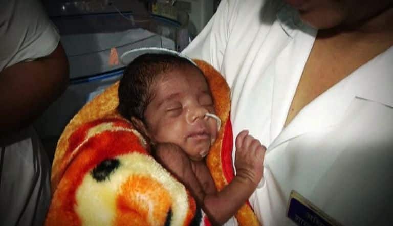 'ती' तान्हुली पुन्हा अनाथ, आई-वडिलांचे हात वर Parents denies to accept their new born baby in Beed 'ती' तान्हुली पुन्हा अनाथ, आई-वडिलांचे हात वर