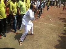 VIDEO : जेव्हा अजित पवारच मैदानात उतरुन विटी-दांडू खेळतात...