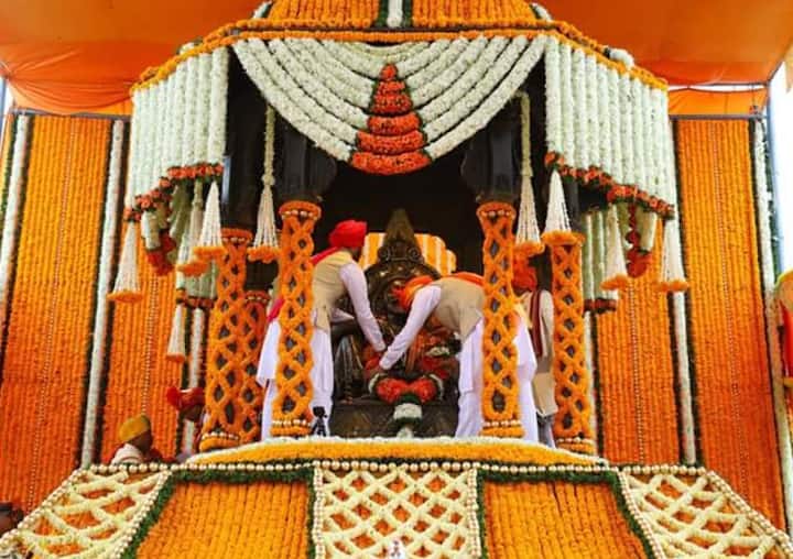 होळीच्या माळावर मर्दानी खेळांचे प्रात्यक्षिक, शाहिरी जलसा, छ. संभाजीराजे यांनी शिवभक्तांचशी थेट संवाद साधला. रात्री 8.30 वा. गडदेवता शिरकाई देवीचा गोंधळ घालण्यात आला. जगदीश्वकर मंदिरात वारकरी सांप्रदायांकडून जगदीश्वंराचे कीर्तन, जागर, काकडआरती, शाहिरी कार्यक्रम झाला.
