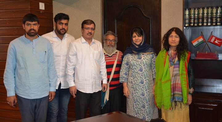 Irom sharmila to work with Sarhad in Kashmir पुण्याच्या सरहद संस्थेसोबत इरोम शर्मिला पहिल्यांदाच काश्मिरात