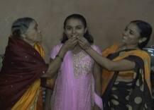 आईने चहा पावडर विकून शिकवलं, पोरीने दहावीत 99.20 टक्के मिळवले!