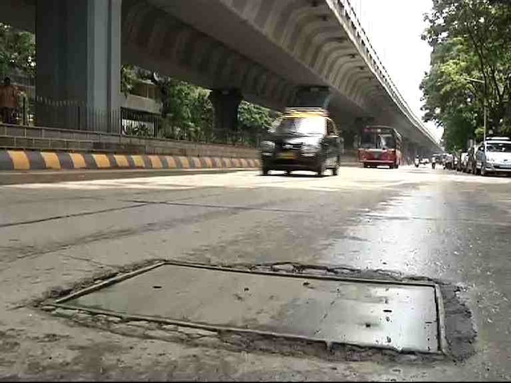 open manhole issue comes in Again in Mumbai after rain मॅनहोलचं झाकण उघडणाऱ्यांवर आता कारवाई