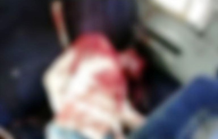 Murder in running bus in Pune districts Khed taluka पुण्यातल्या खेड तालुक्यात धावत्या बसमध्ये तरुणाची हत्या