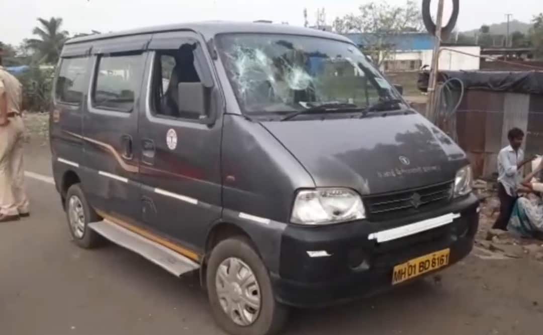 Robbery on car goons looted 16.5 lakhs near Mankhurd railway station मुंबईत फिल्मी स्टाईल गाडी अडवून साडे सोळा लाख लुटले