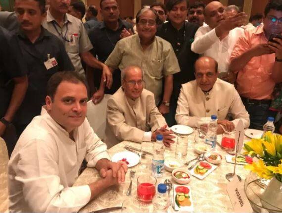 काँग्रेसकडून विरोधकांची एकजूट बांधण्याचं काम सध्या सुरु आहे. विरोधी पक्षातील अनेक नेत्यांना या पार्टीचं निमंत्रण होतं. मात्र बऱ्याच नेत्यांनी या पार्टीकडे पाठ फिरवल्याचं दिसून आलं.