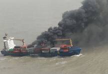 मालवाहू जहाजातील 60 कंटेनरला समुद्रात आग!