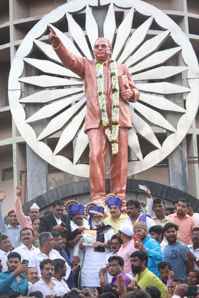 साई बाबांचं दर्शन घेतल्यानंतर सिन्नर तालुक्यातील कार्यकर्त्यांची ते भेट घेतील. त्यानंतर नाशिकच्या भुजबळ फार्मवर मुक्काम करणार आहेत.