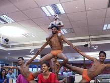 जागतिक मल्लखांब दिन : माझाच्या न्यूजरुममध्ये मल्लखांबाची थरारक प्रात्यक्षिकं