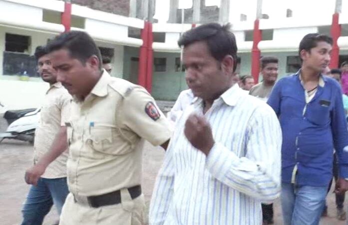 woman molested by exam supervisior in solapur latest updates परीक्षेवेळी महिलेचा शिक्षकाकडून विनयभंग, आरोपी अटकेत