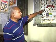 फुटबॉलप्रेमी भट आजोबांचं ‘लेपल पिन’ कलेक्शन