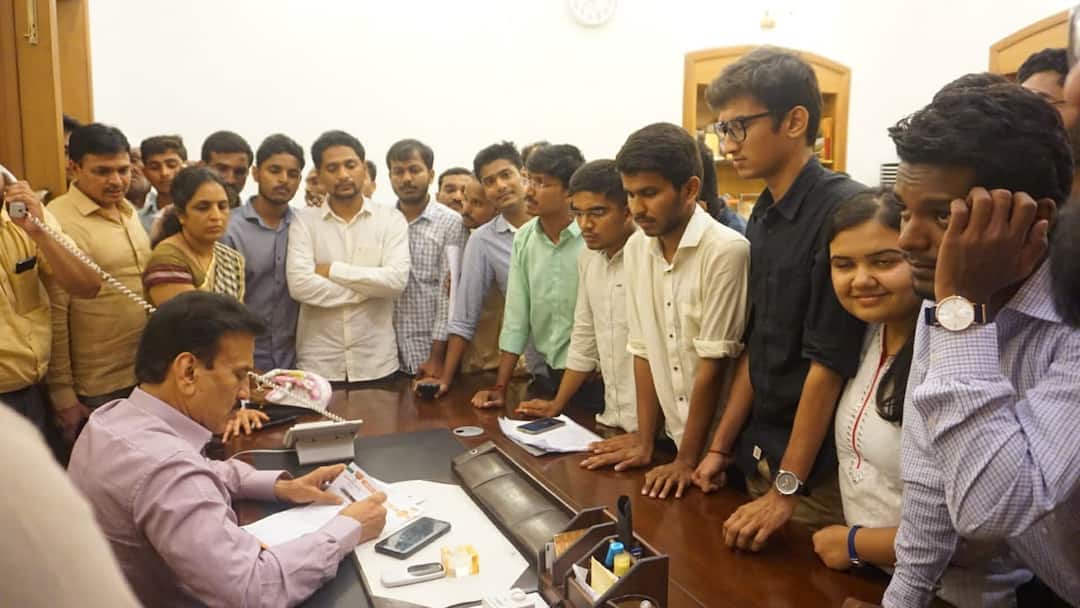 Inter Doctors strike call off महाराष्ट्रातील प्रशिक्षणार्थी डॉक्टरांचा संप मागे