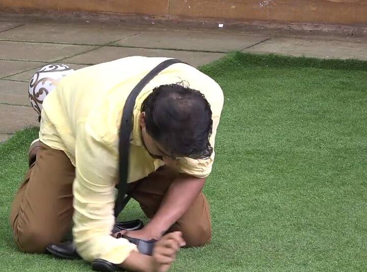 हुकूमशाहाच्या नाड्या हातात येताच नंदकिशोरने अनेक फर्मान सोडले. खरं तर टास्क सुरु होण्यापूर्वीच नंदकिशोरने कॅमेरासमोर आगपाखड केली होती. सई लाडावलेली असून घरात राहण्यास अपात्र आहे, मेघाने सात लाख रुपयांचे कपडे खरेदी केले, पुष्करला बाहेर माठ अॅक्टर म्हटलं जातं, असे आरोप त्याने केले.