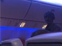 VIDEO : विमानाचं तिकीट काढून भिकाऱ्याचा प्रवास, भीकही मिळवली