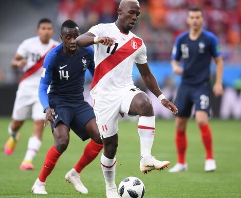 FIFA World Cup 2018 : france won match against peru FIFA World Cup 2018 : फ्रान्सची पेरुवर मात, बाद फेरीचं तिकीट कन्फर्म