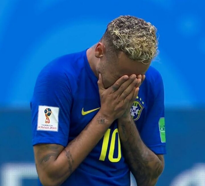 FIFA World Cup 2018 Brazil beat Costa Rica by 2-0  विजयी गोलनंतर नेमारला अश्रू अनावर, ब्राझिलचा 2-0 ने विजय