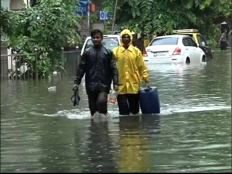 heavy rain in mumbai thane and navi mumbai मुंबईसह ठाणे, नवी मुंबई परिसरात पावसाची जोरदार हजेरी
