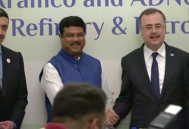 नाणार प्रकल्पाच्या करारावर दिल्लीत स्वाक्षरी