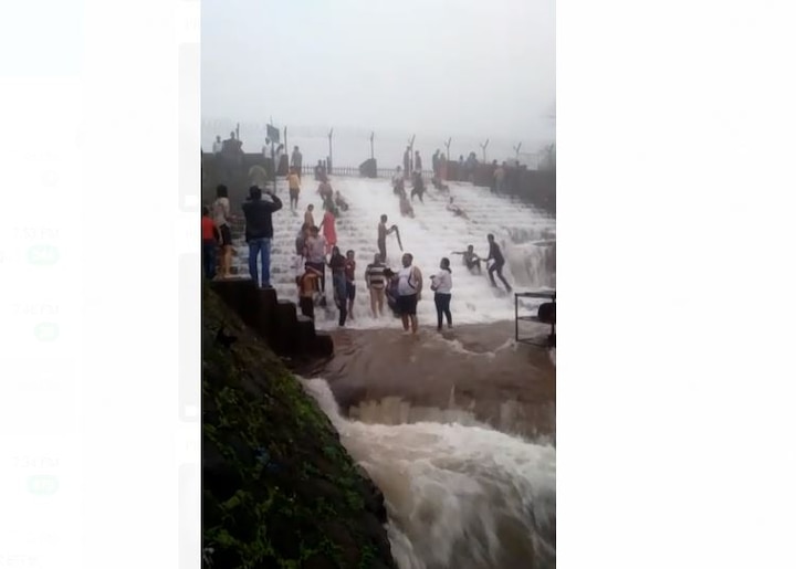 good news for tourist Bhushi dam over flowed पर्यटकांसाठी खुशखबर! लोणावळ्यातील भुशी डॅम ओव्हरफ्लो