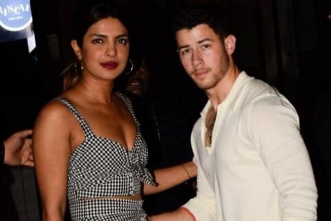 Priyanka Chopra and Nick Jonas getting engaged in July? latest update प्रियंका चोप्रा-निक जोनस यांचा जुलैमध्ये साखरपुडा?
