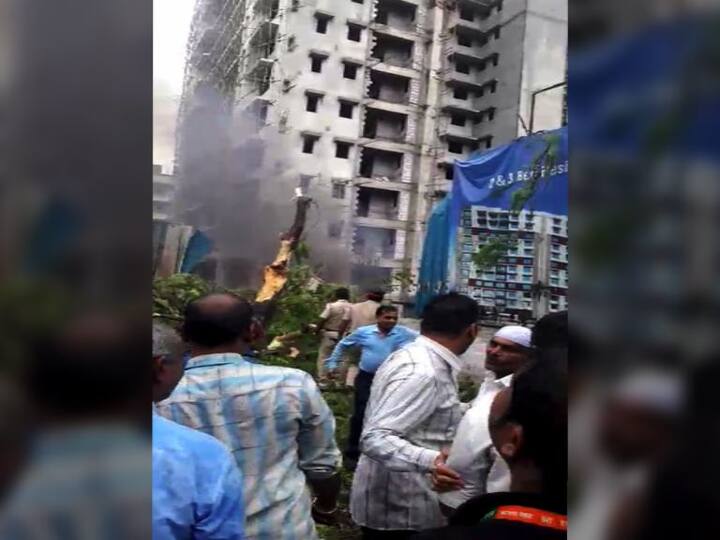 या दुर्घटनेत एका पादचाऱ्याचासह विमानातील चारही जणांचा मृत्यू झाला आहे.