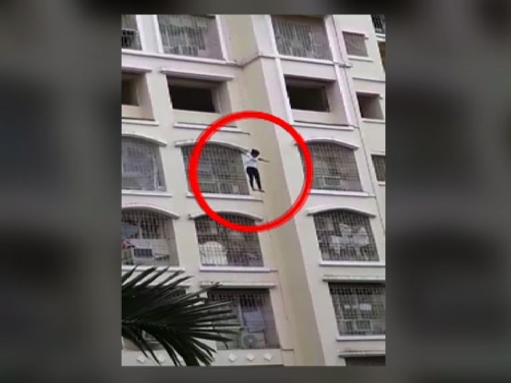nine standard student committed suicide in Mumbai नववीतल्या विद्यार्थिनीची इमारतीवरुन उडी मारुन आत्महत्या