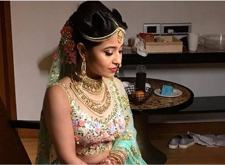 नववधूच्या वेशात श्वेता अत्यंत देखणी दिसत आहे.