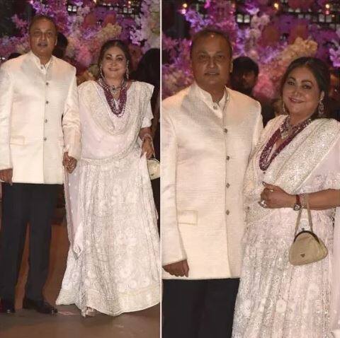 सोहळ्यात मुकेश यांचे बंधू अनिल अंबानी आणि पत्नी टीना अंबानी देखील सामील झाल्या.