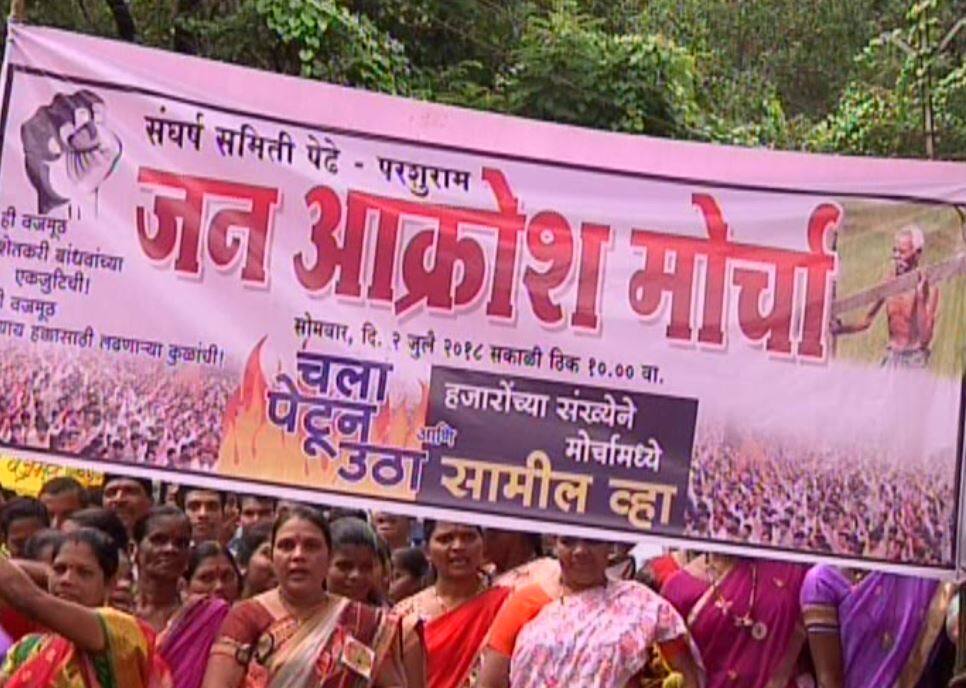 सातबाऱ्यावर देवाचं नाव, शेतकरी लाभापासून वंचित god name on 712 farmers protest against govt to remove name सातबाऱ्यावर देवाचं नाव, शेतकरी लाभापासून वंचित