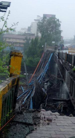 पूल दुर्घटना : पश्चिम रेल्वेवर दोन्ही दिशेची वाहतूक पूर्वपदावर