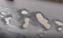 अवघ्या एका महिन्यात डोंबिवलीतील मुख्य रस्ता खड्ड्यात गेला!