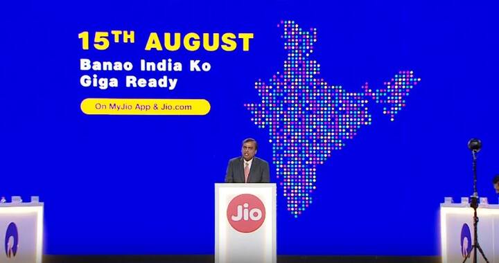 2018 हे आर्थिक वर्ष रिलायन्स उद्योग समुहासाठी खास असल्याचं मुकेश अंबानी यांनी सांगितलं. या वर्षात रिलायन्स इंडस्ट्रीजचा नफा 20.6 % वाढून 36,076 कोटी रुपयांवर पोहोचल्याचं ते म्हणाले.