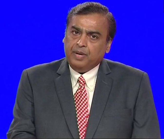 आता जिओ सेट टॉप बॉक्सही मिळणार. याद्वारे युझर्सना 600 पेक्षा जास्त चॅनल्स आणि लाखो गाणी उपलब्ध होणार आहेत. जिओ फायबर युझर्स टीव्हीद्वारेही कॉलिंग करु शकता.