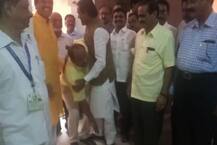 भाजपने हट्ट पुरवला, जानकरांनी दानवेंचे पाय धरले!