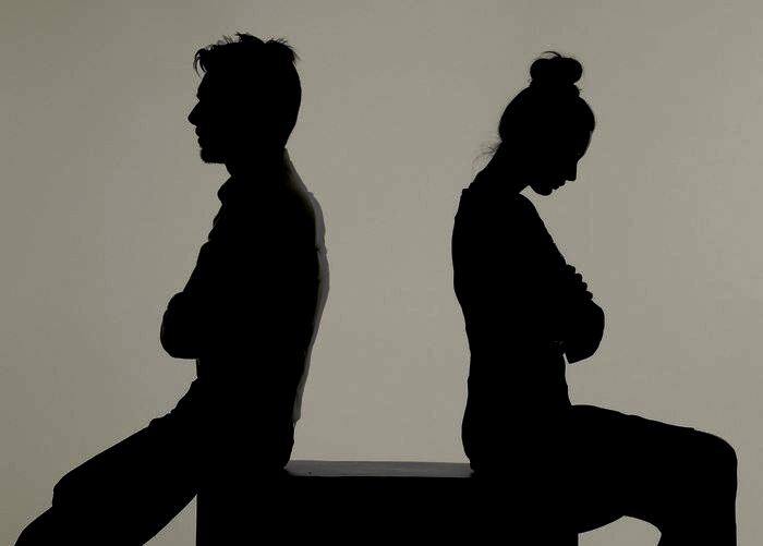 Husband demands divorce by telling he got infected with AIDS to get married again latest update मला एड्स झाला, घटस्फोट दे, दुसऱ्या लग्नासाठी पतीचा कांगावा