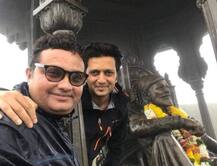 मेघडंबरीतील फोटोसेशनमुळे टीका, रितेश देशमुखचा माफीनामा